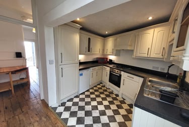 5 bed house, Cheltenham Place, Greenbank, Plymouth, PL47DZ - Image 3